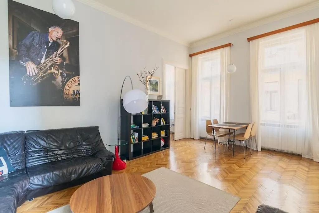 Stylish,Large & Bright Loft In City Center By Nw Budapest Hungary