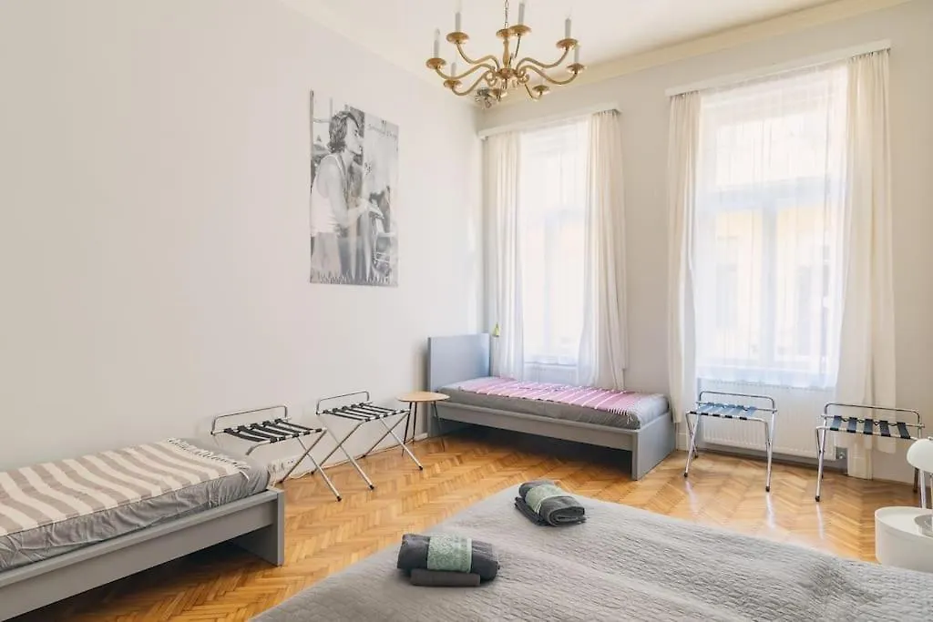 Stylish,Large & Bright Loft In City Center By Nw Budapest Apartment