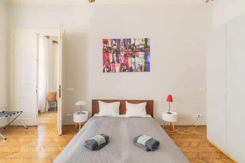 Stylish,Large & Bright Loft In City Center By Nw Budapest Apartment