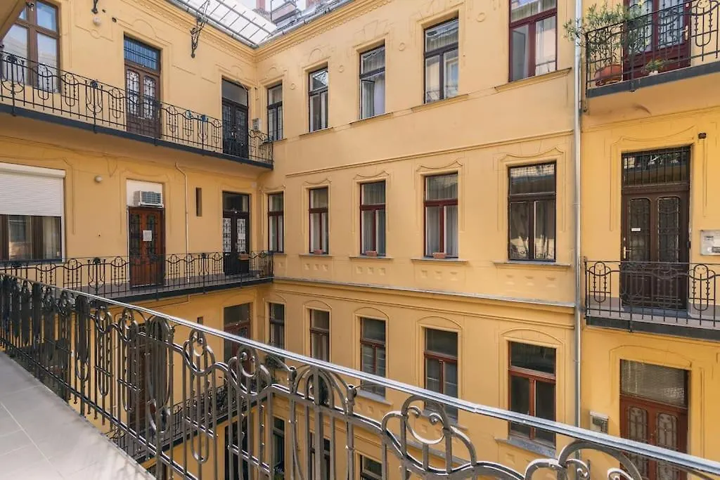 Stylish,Large & Bright Loft In City Center By Nw Budapest
