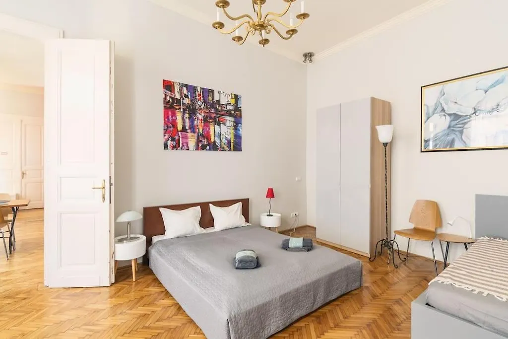 Stylish,Large & Bright Loft In City Center By Nw Budapest