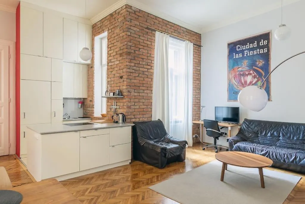 Stylish,Large & Bright Loft In City Center By Nw location